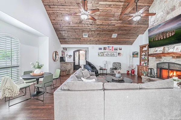 $2,100,000 | 819 County Road 356, Adkins, TX 78121