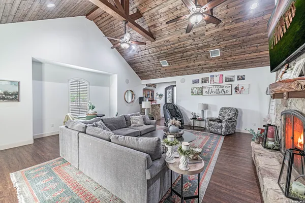 $2,100,000 | 819 County Road 356, Adkins, TX 78121