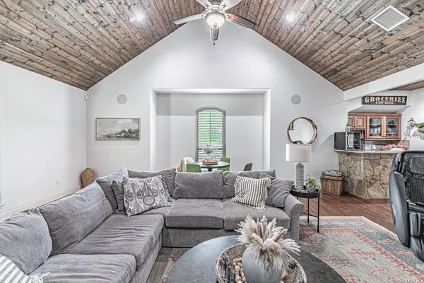 $2,100,000 | 819 County Road 356, Adkins, TX 78121