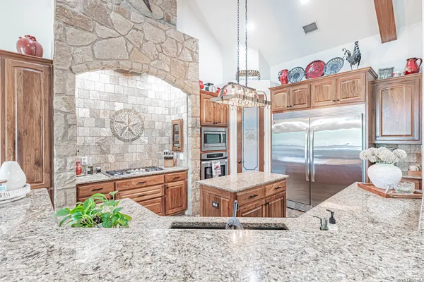 $2,100,000 | 819 County Road 356, Adkins, TX 78121