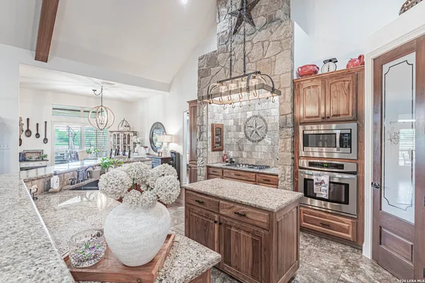 $2,100,000 | 819 County Road 356, Adkins, TX 78121