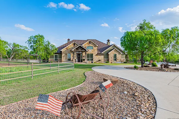 $2,100,000 | 819 County Road 356, Adkins, TX 78121