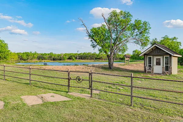 $2,100,000 | 819 County Road 356, Adkins, TX 78121