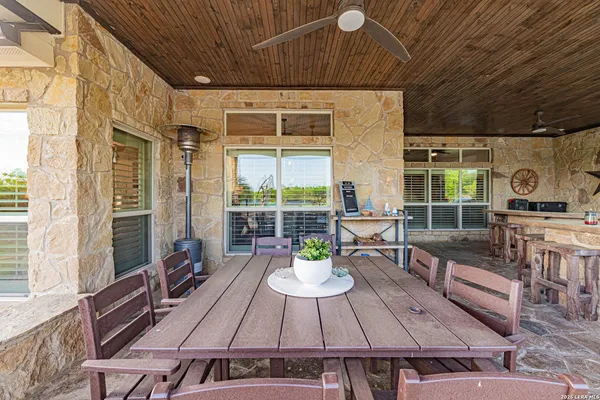 $2,100,000 | 819 County Road 356, Adkins, TX 78121