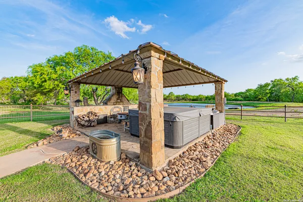 $2,100,000 | 819 County Road 356, Adkins, TX 78121