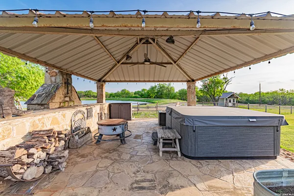 $2,100,000 | 819 County Road 356, Adkins, TX 78121