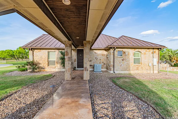 $2,100,000 | 819 County Road 356, Adkins, TX 78121