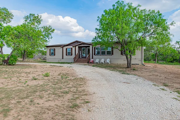 $2,100,000 | 819 County Road 356, Adkins, TX 78121