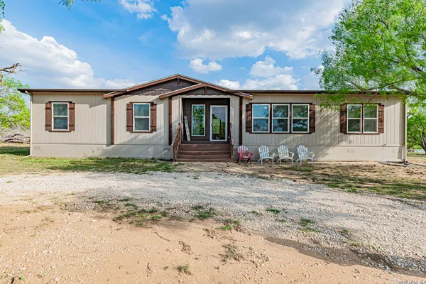 $2,100,000 | 819 County Road 356, Adkins, TX 78121