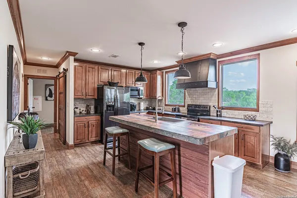 $2,100,000 | 819 County Road 356, Adkins, TX 78121