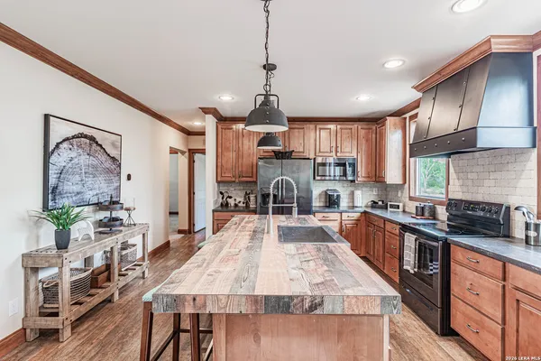 $2,100,000 | 819 County Road 356, Adkins, TX 78121