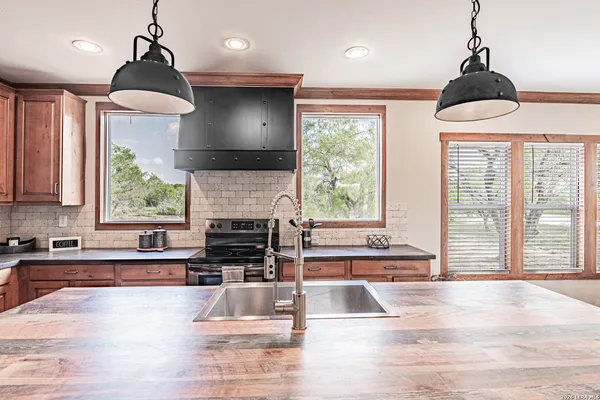 $2,100,000 | 819 County Road 356, Adkins, TX 78121