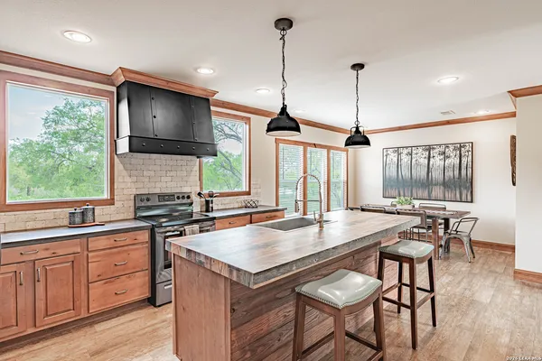 $2,100,000 | 819 County Road 356, Adkins, TX 78121