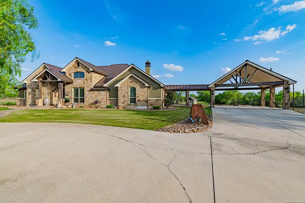 $2,100,000 | 819 County Road 356, Adkins, TX 78121
