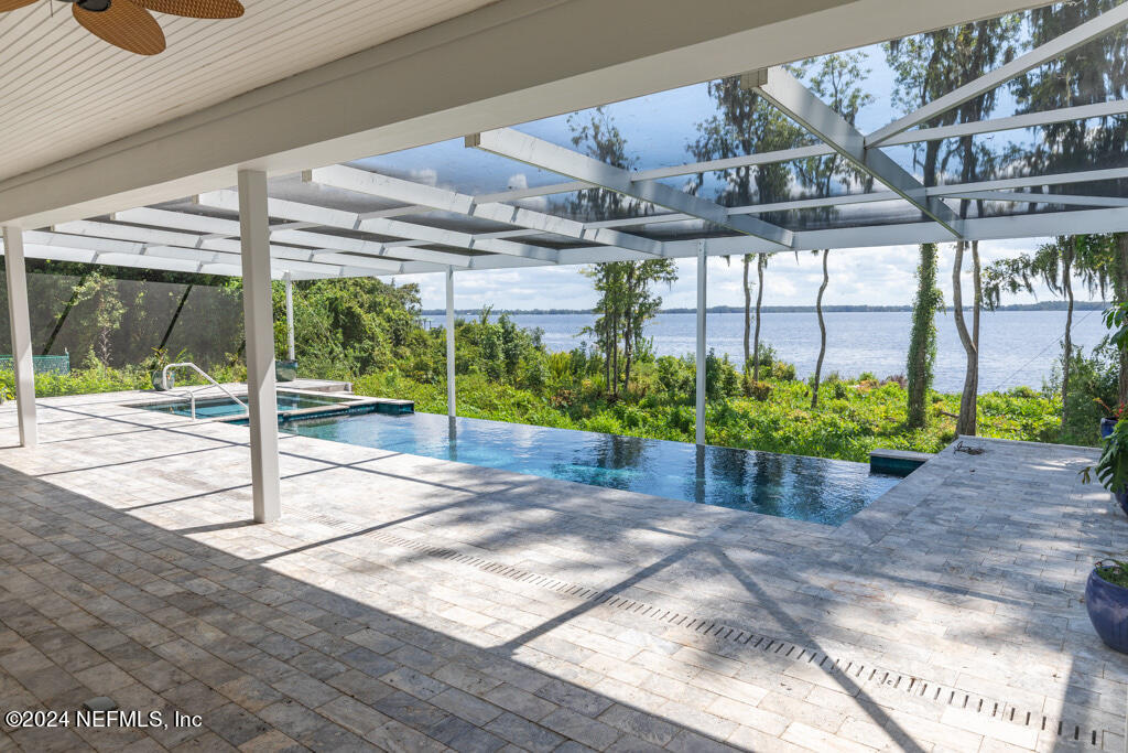595 West River Road Palatka, FL 32177 - Photo 32 of 50 River Front Infinity Room