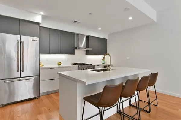 $5,000 | 531-533 East 2nd Street, Unit 201, Boston, MA 02127