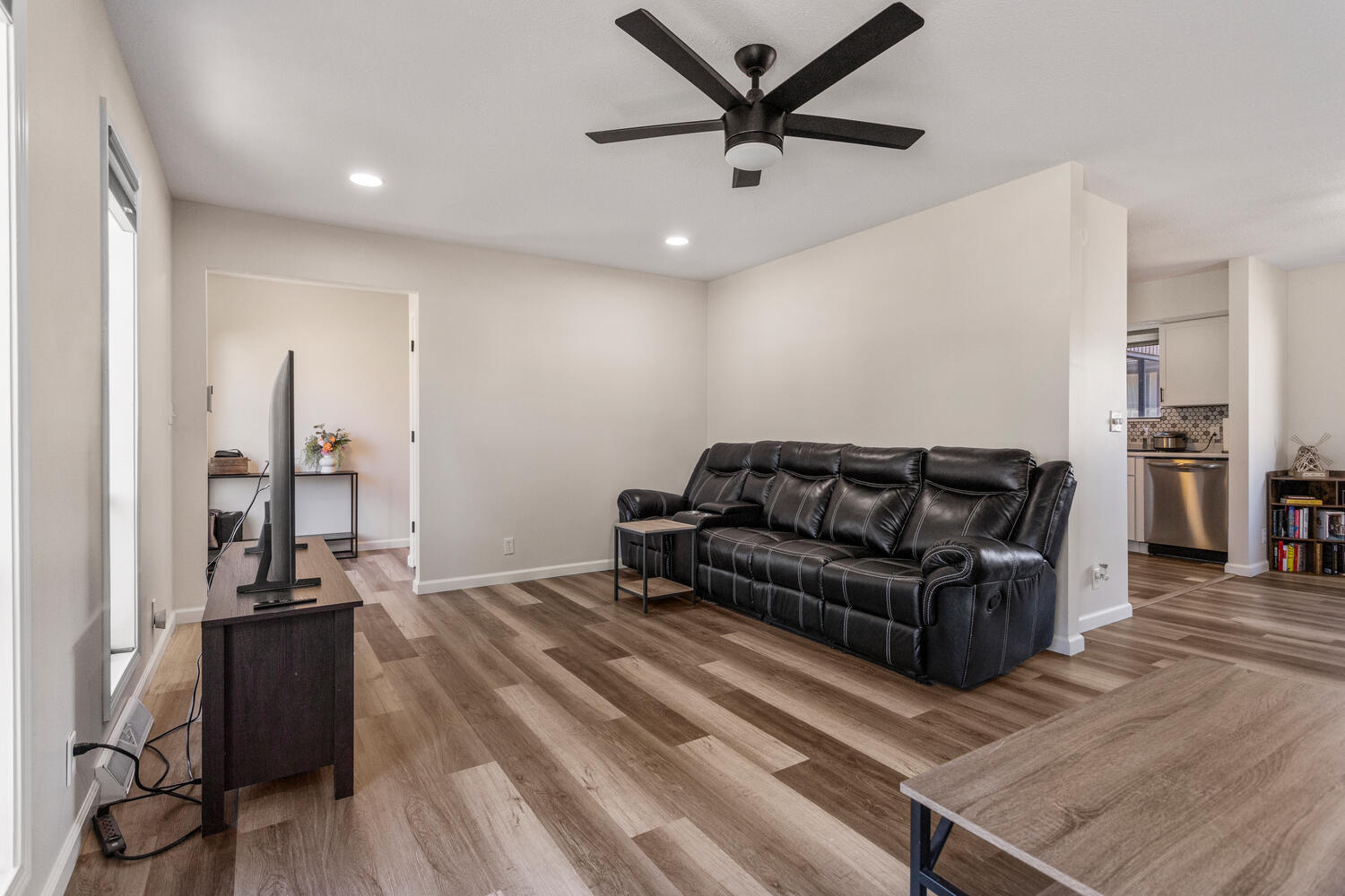 2317 Brookshire East Champaign, IL 61821 - Photo 7 of 32 a living room with furniture