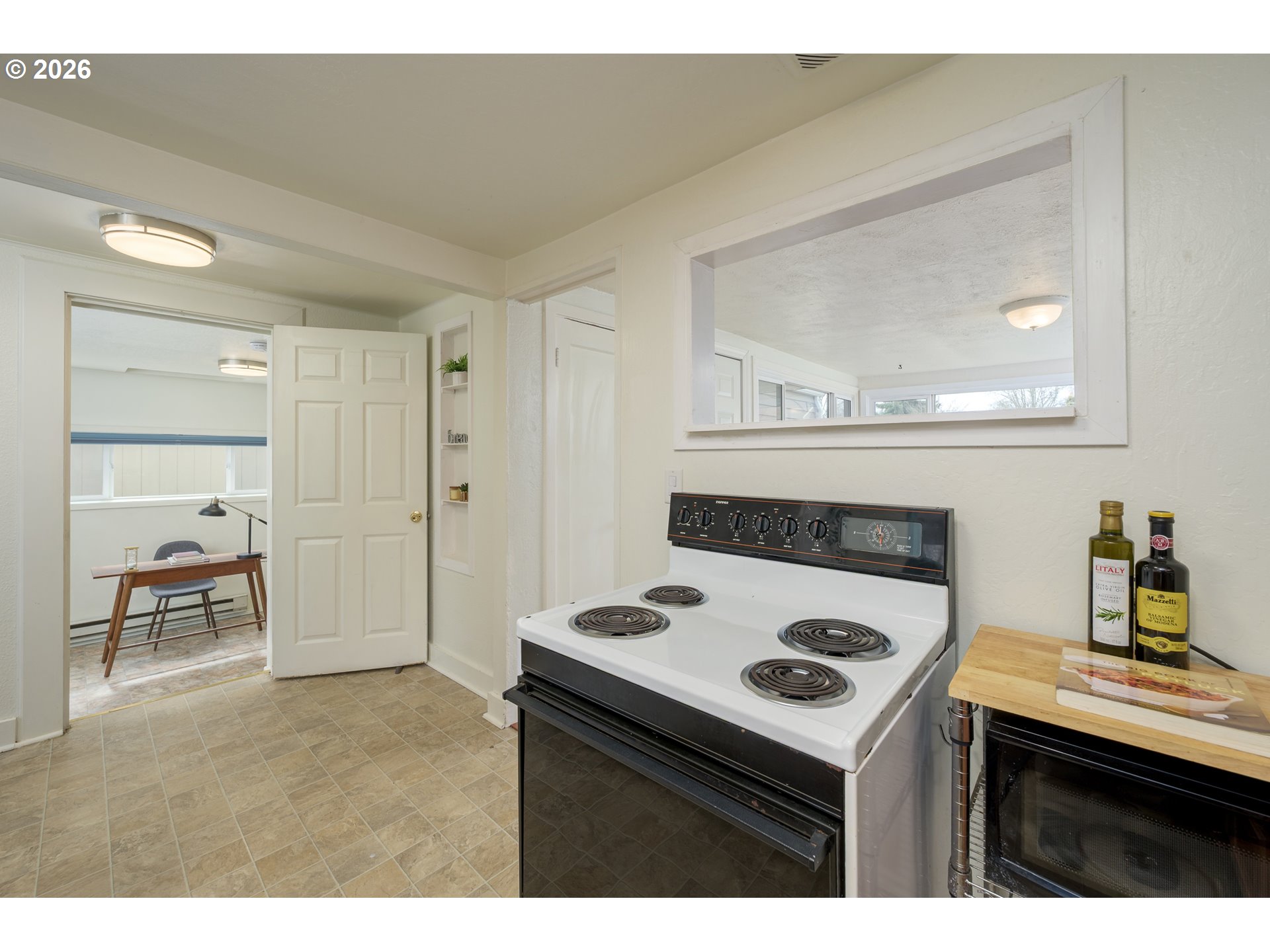 2571 Alder Street Eugene, OR 97405 - Photo 12 of 48