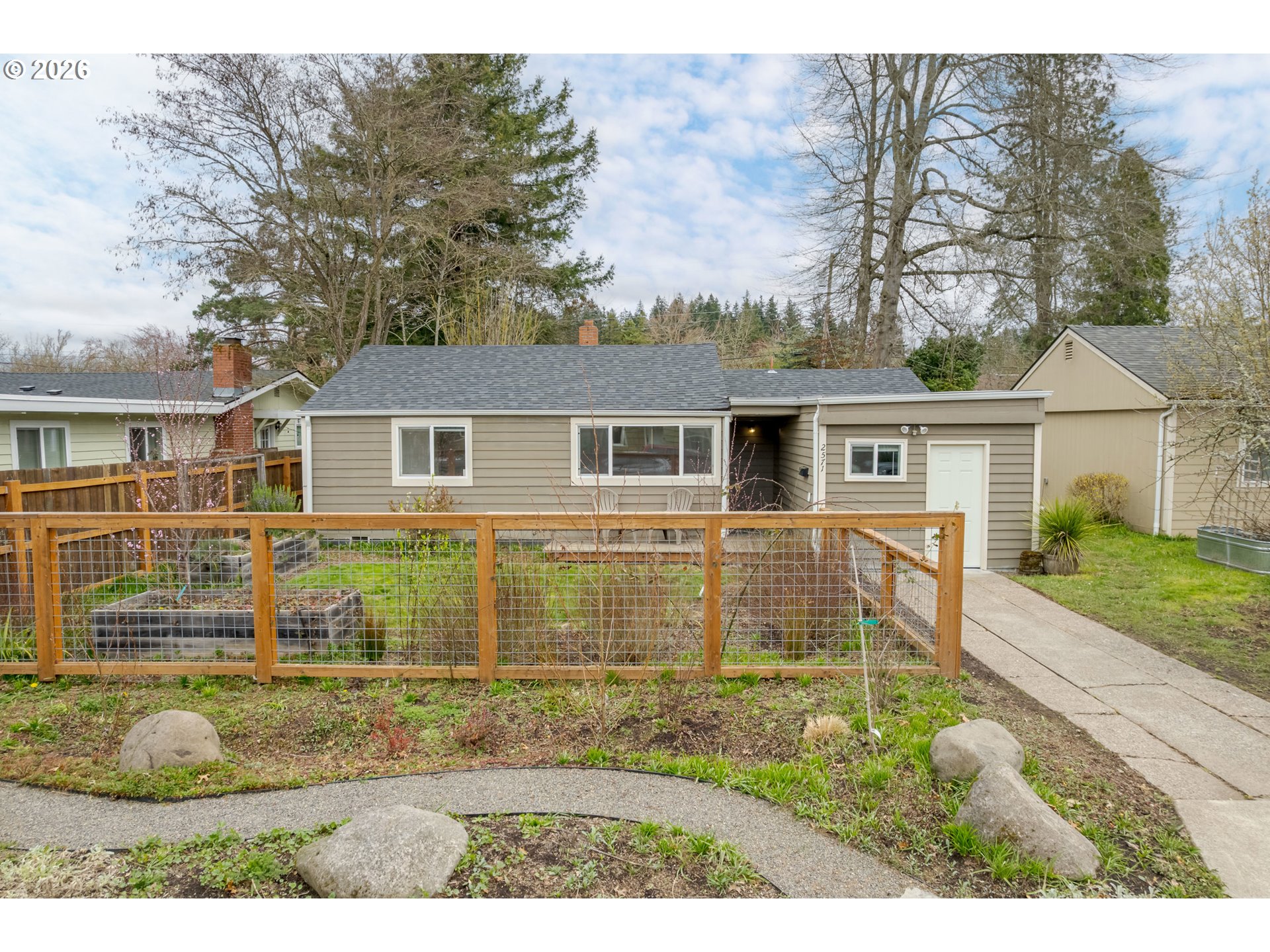 2571 Alder Street Eugene, OR 97405 - Photo 2 of 48