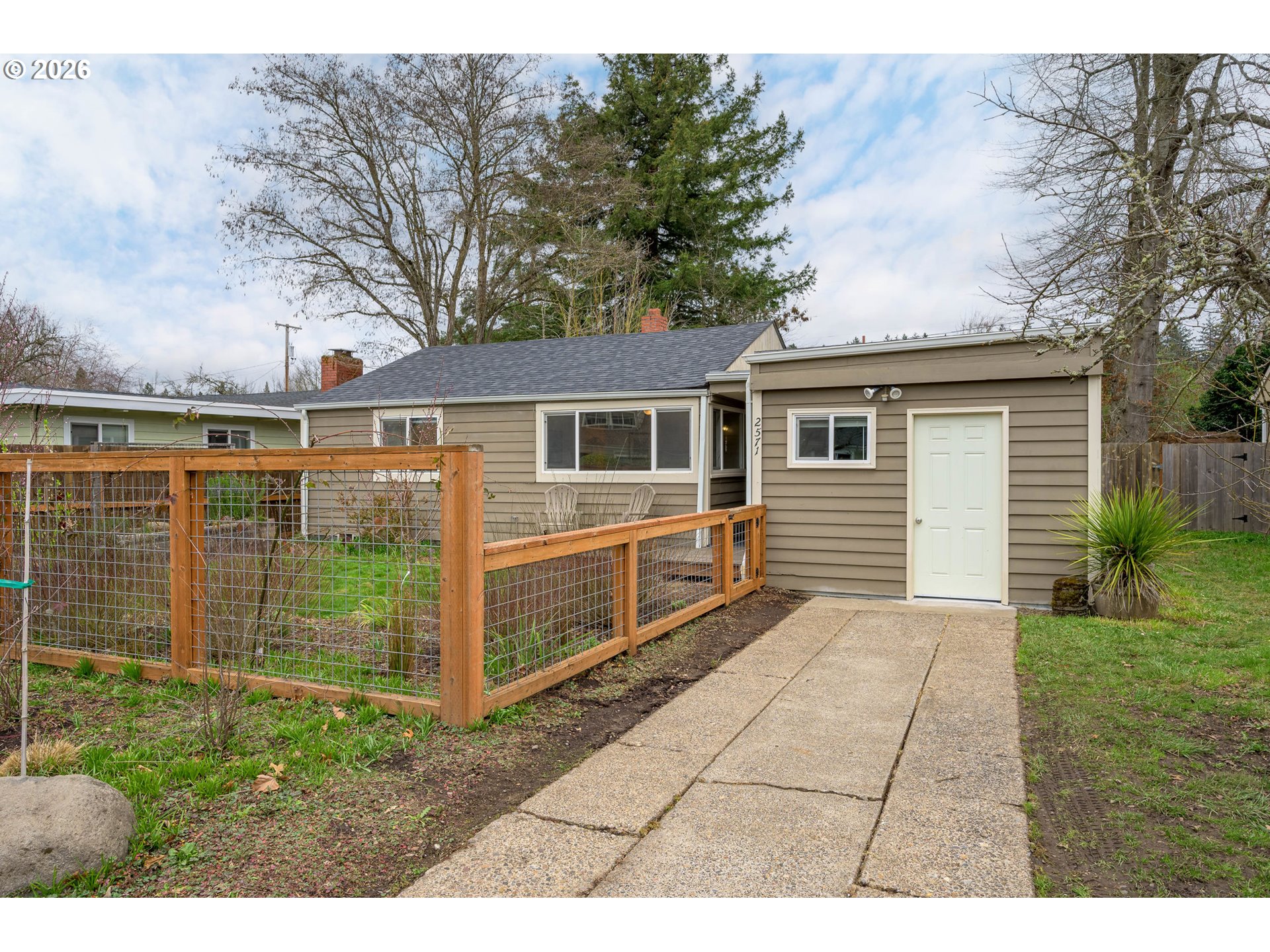 2571 Alder Street Eugene, OR 97405 - Photo 38 of 48