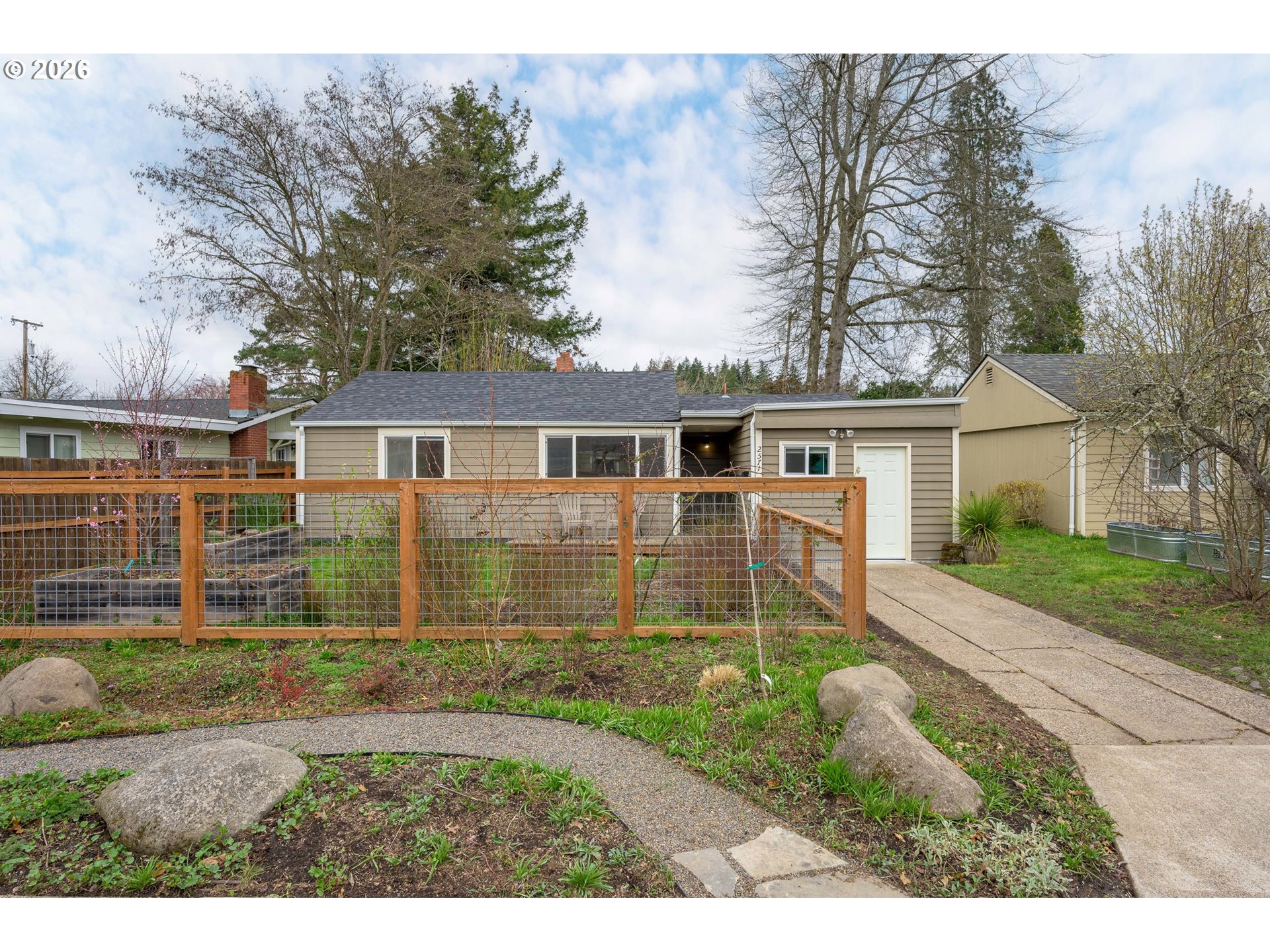 2571 Alder Street Eugene, OR 97405 - Photo 40 of 48