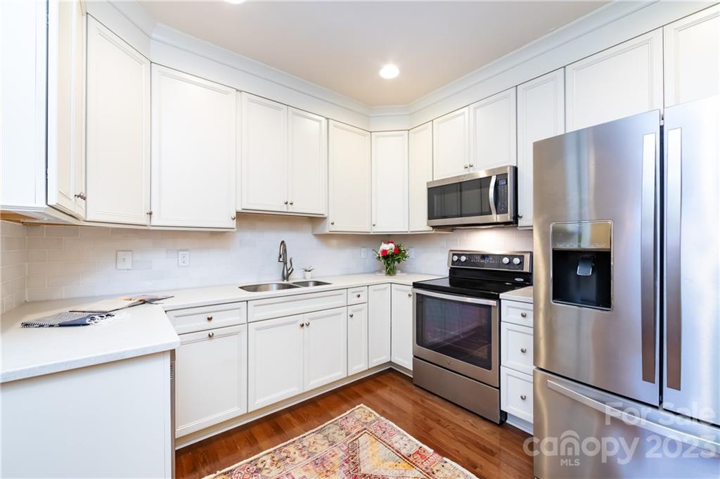 848 Cherokee Road Charlotte, NC 28207 - Photo 8 of 28 Gallery Image 8