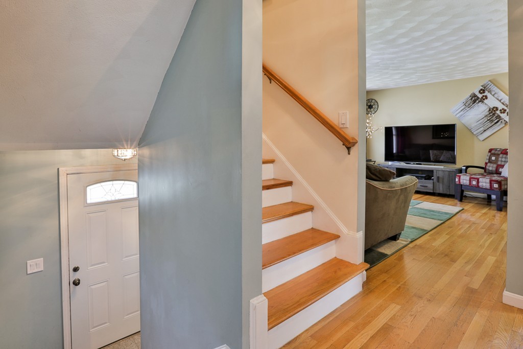 4 Mellon Road Billerica, MA 01862 - Photo 3 of 22 Gallery Image 3