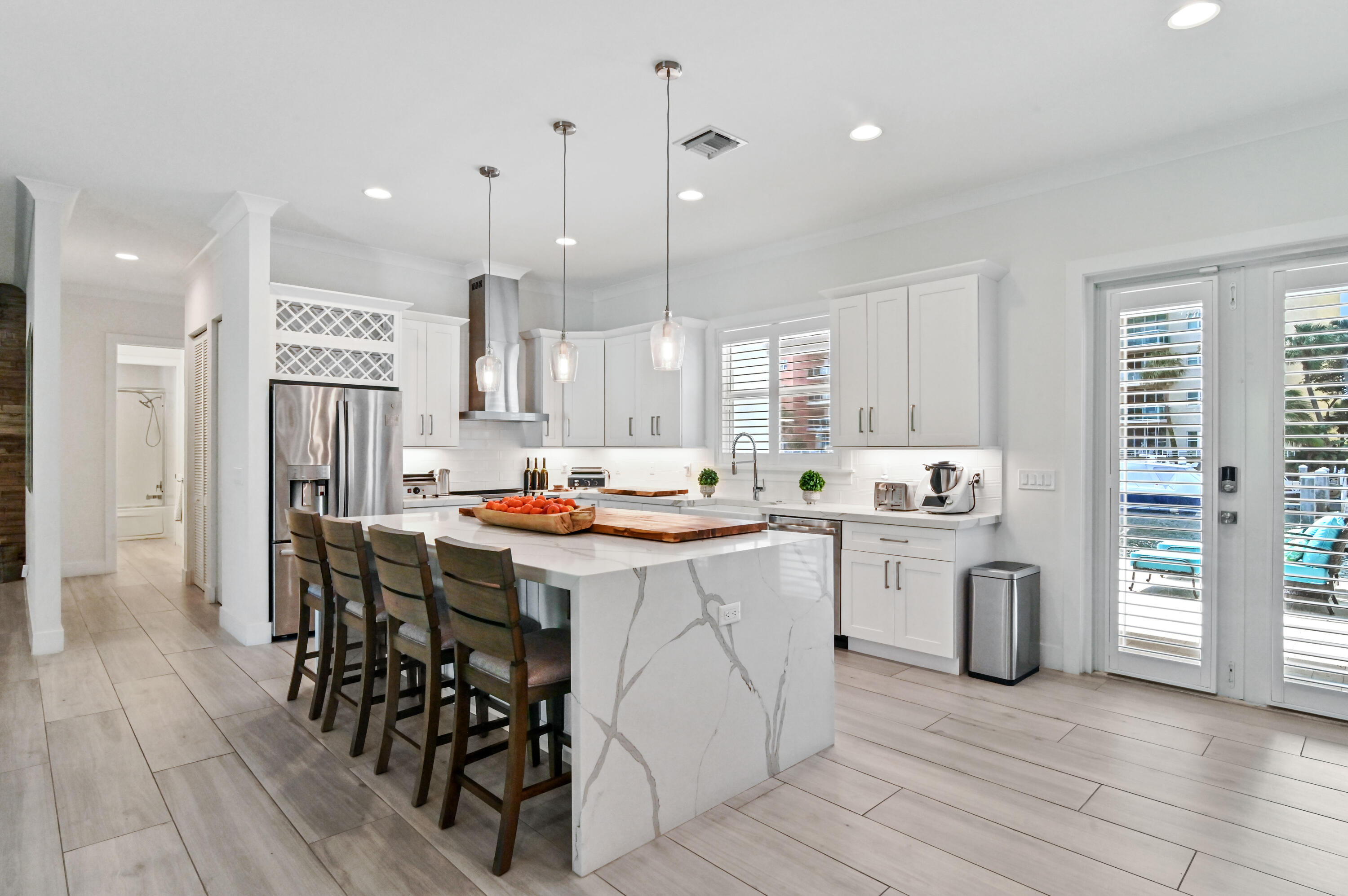 340 Wilma Circle Riviera Beach, FL 33404 - Photo 16 of 52 11 breakfast bar 02