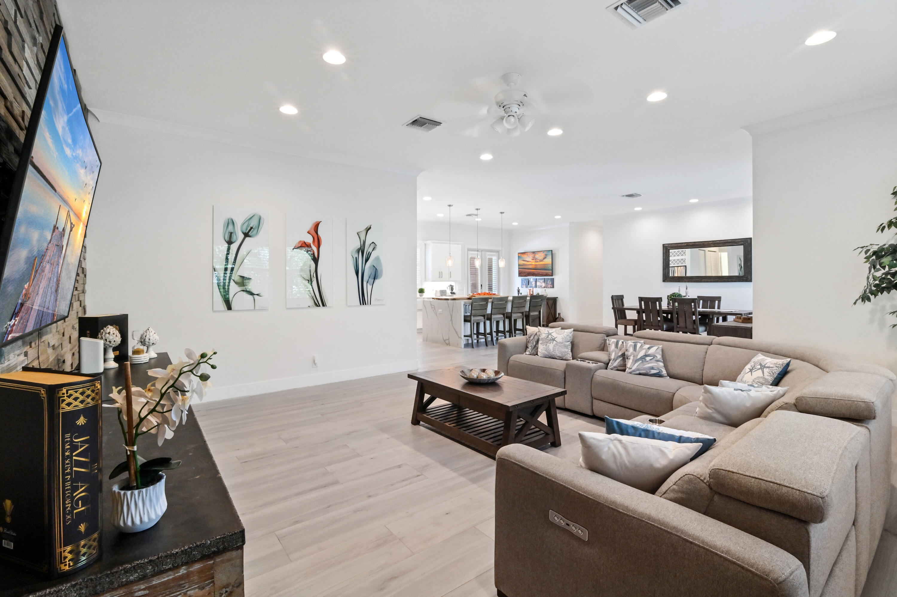 340 Wilma Circle Riviera Beach, FL 33404 - Photo 10 of 52 14 livingroom 03