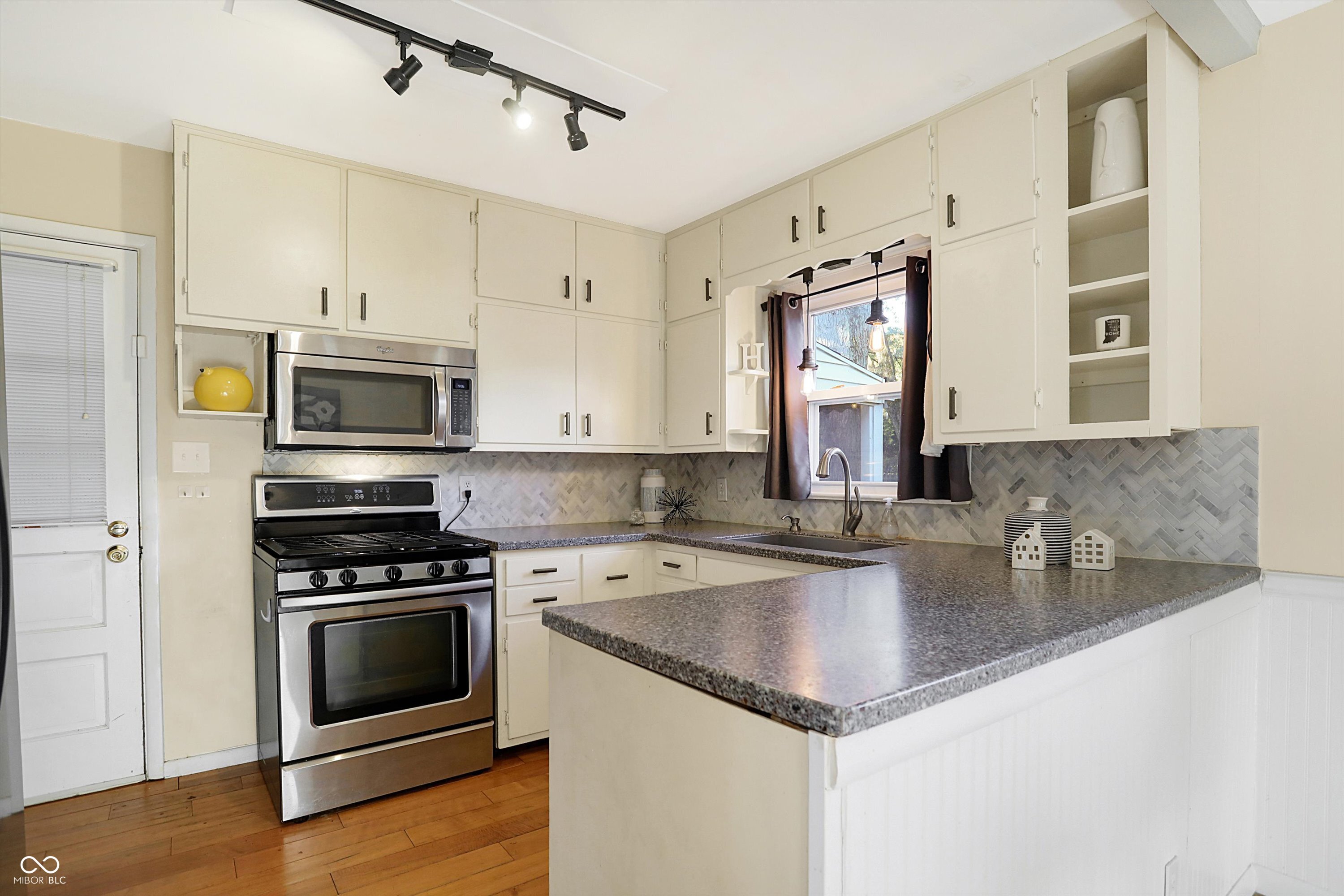 6264 Douglas Road Indianapolis, IN 46220 - Photo 11 of 54