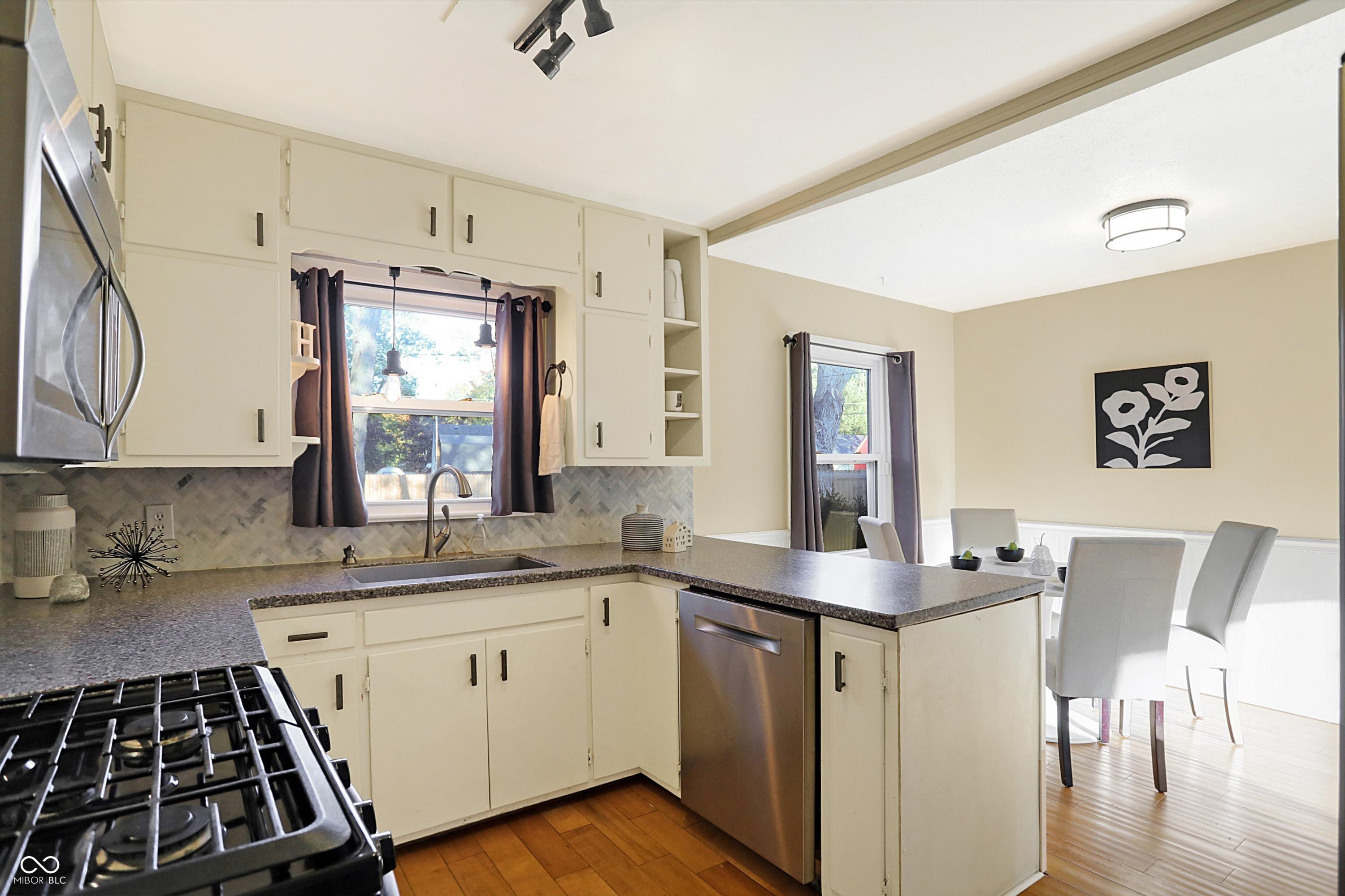 6264 Douglas Road Indianapolis, IN 46220 - Photo 12 of 54