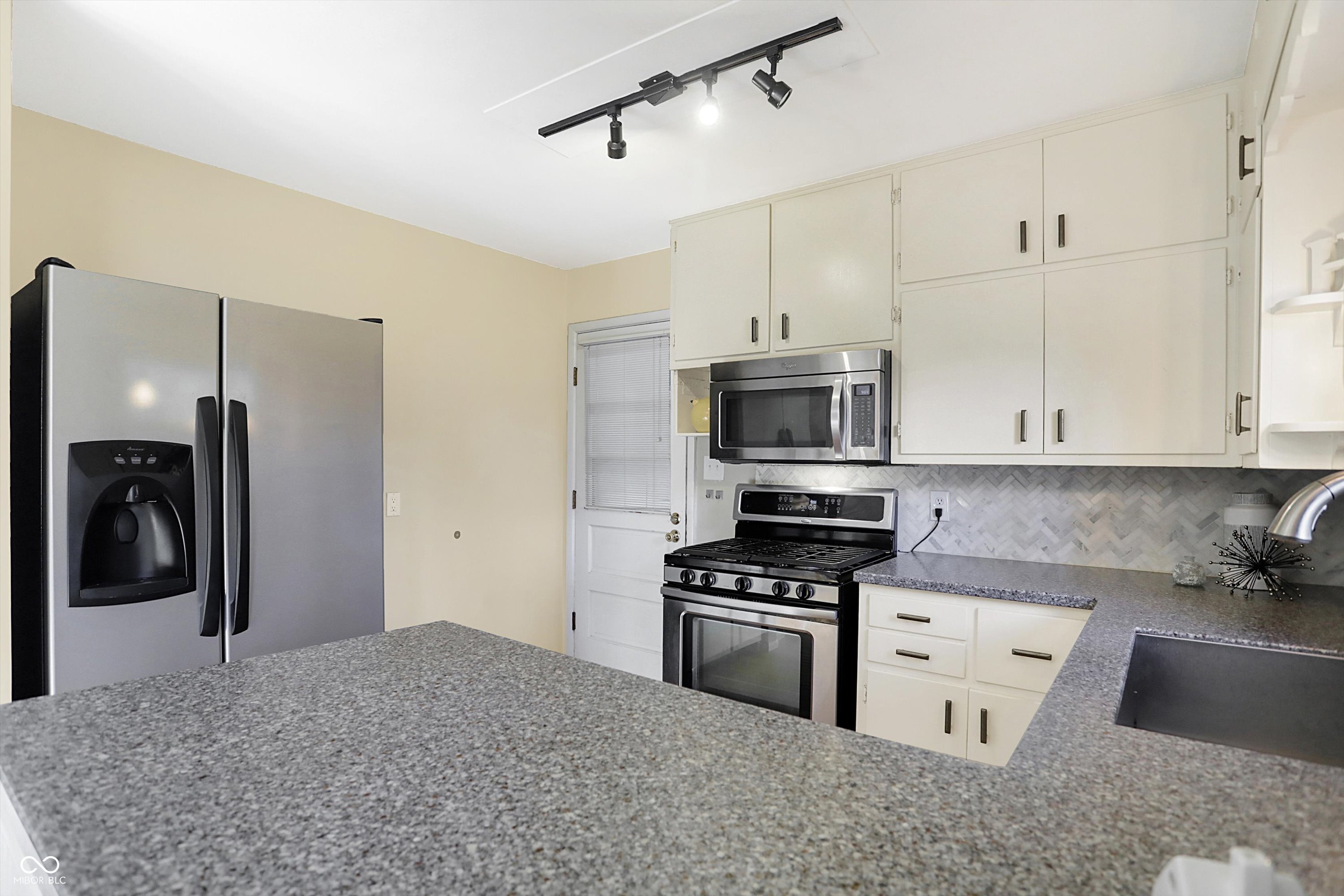 6264 Douglas Road Indianapolis, IN 46220 - Photo 13 of 54