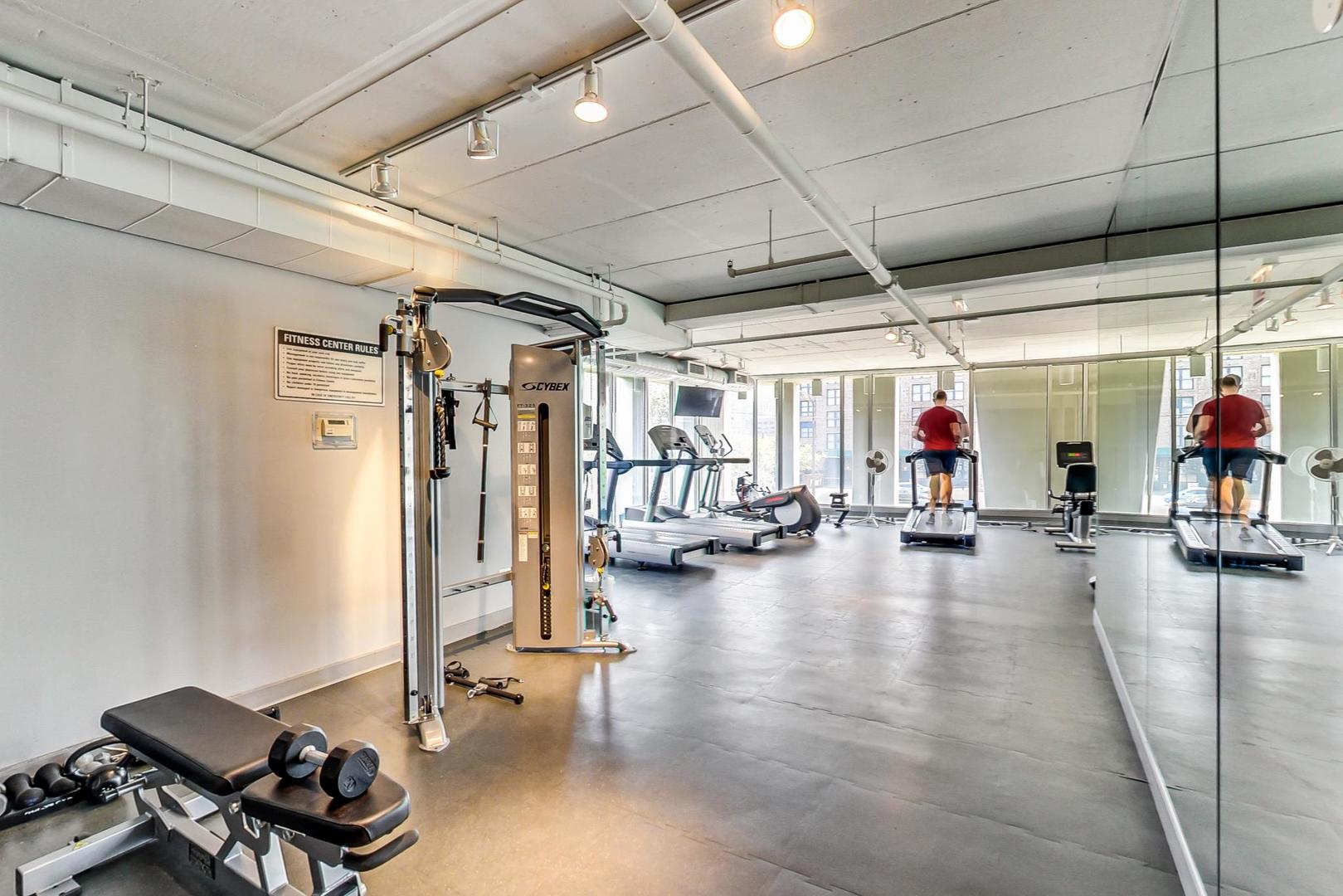 740 West Fulton Street, Unit 905 Chicago, IL 60661 - Photo 20 of 23 a view of a room with gym equipment