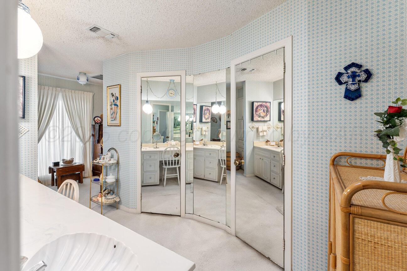 201 Carson Avenue Dumas, TX 79029 - Photo 24 of 55 Master Bathroom