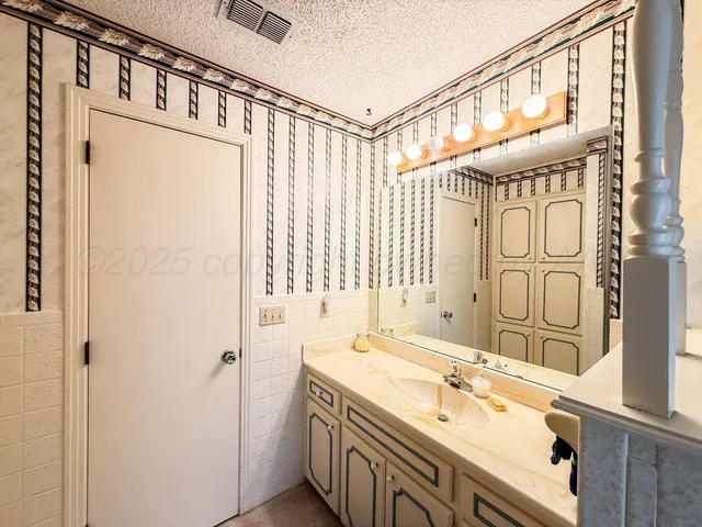 $350,000 | 201 Carson Avenue, Dumas, TX 79029