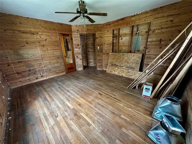 a view of an entryway of the house