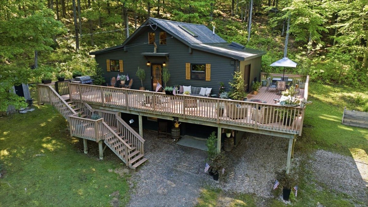515 Quarry Road Bennington, VT 05201 - Photo 2 of 60