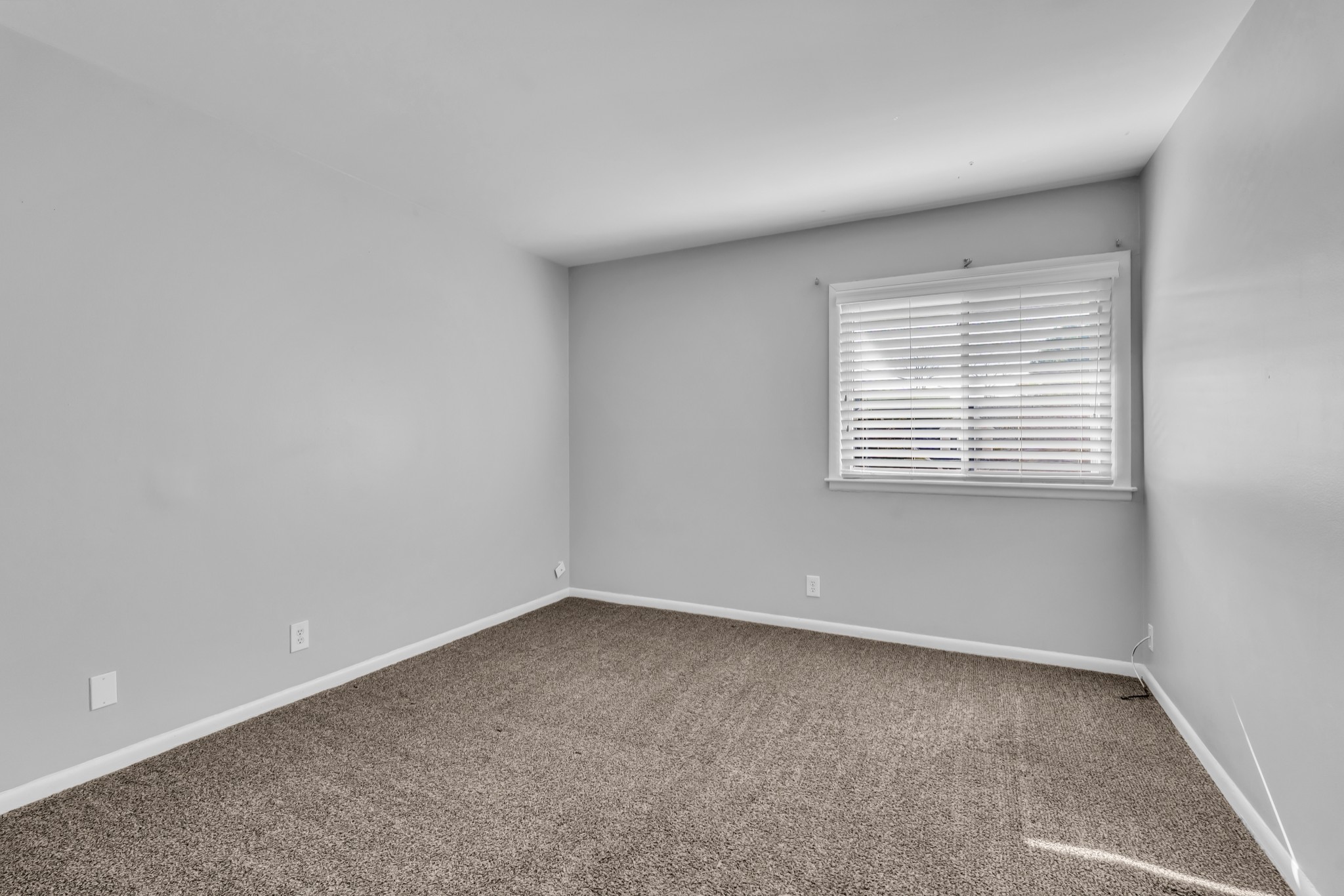 1900 Richard Jones Road, Unit R8 Nashville, TN 37215 - Photo 12 of 21 an empty room with a window