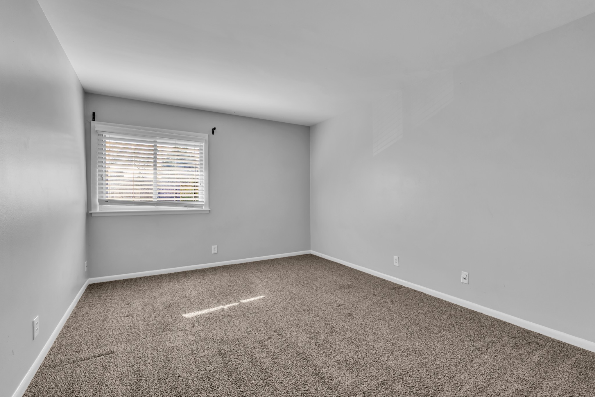 1900 Richard Jones Road, Unit R8 Nashville, TN 37215 - Photo 15 of 21 an empty room with a window