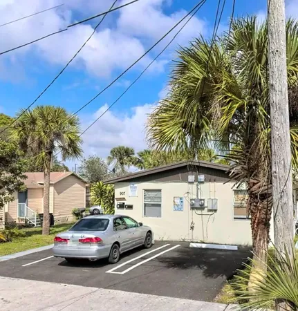 $1,550 | 907 5th Street, Unit 1, West Palm Beach, FL 33401