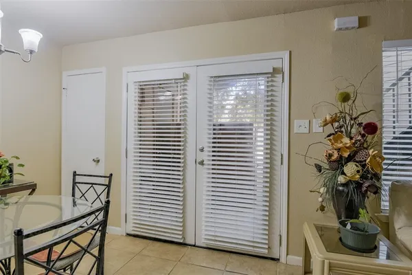 a picture of a wall with a white wall and white wall