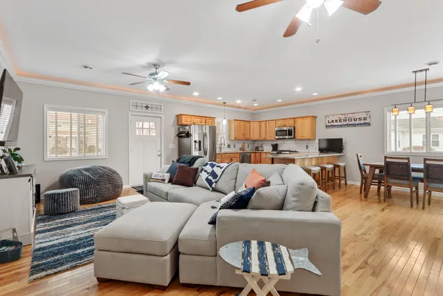 $629,900 | 163 Fontana Avenue, Fontana, WI 53125