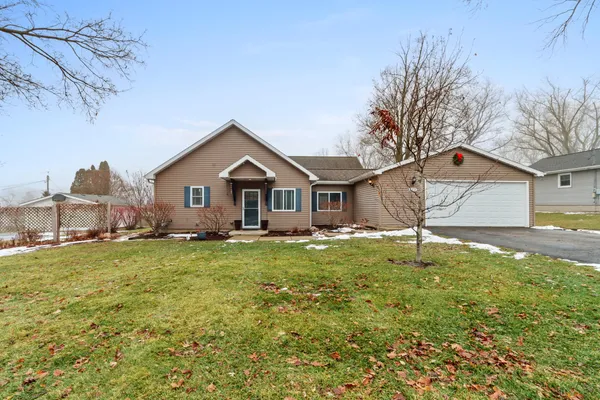$629,900 | 163 Fontana Avenue, Fontana, WI 53125