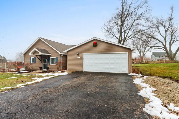 $629,900 | 163 Fontana Avenue, Fontana, WI 53125