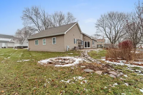 $629,900 | 163 Fontana Avenue, Fontana, WI 53125