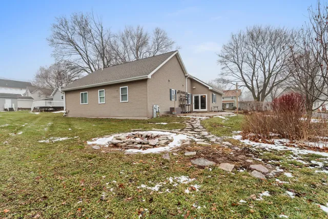 $629,900 | 163 Fontana Avenue, Fontana, WI 53125