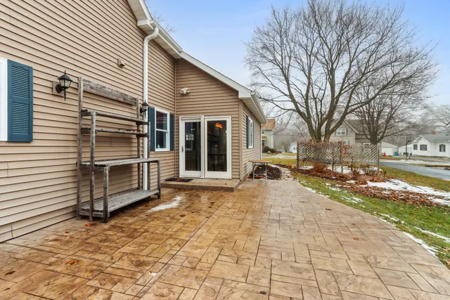 $629,900 | 163 Fontana Avenue, Fontana, WI 53125