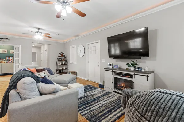 $629,900 | 163 Fontana Avenue, Fontana, WI 53125