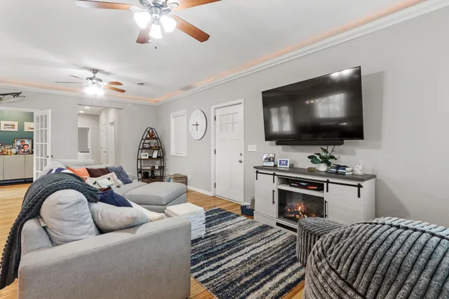 $629,900 | 163 Fontana Avenue, Fontana, WI 53125