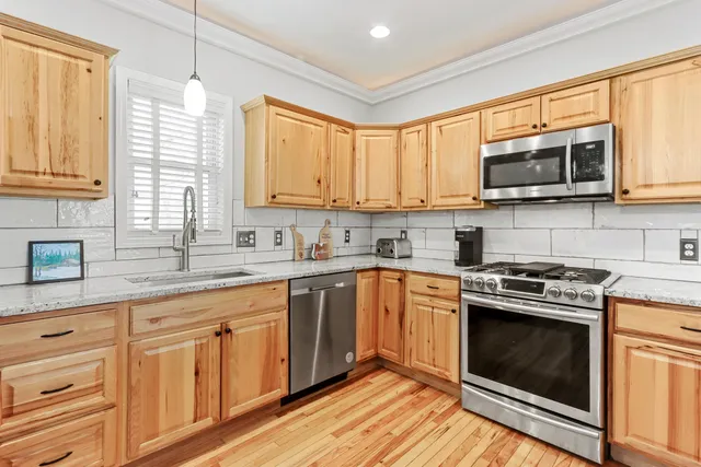 $629,900 | 163 Fontana Avenue, Fontana, WI 53125